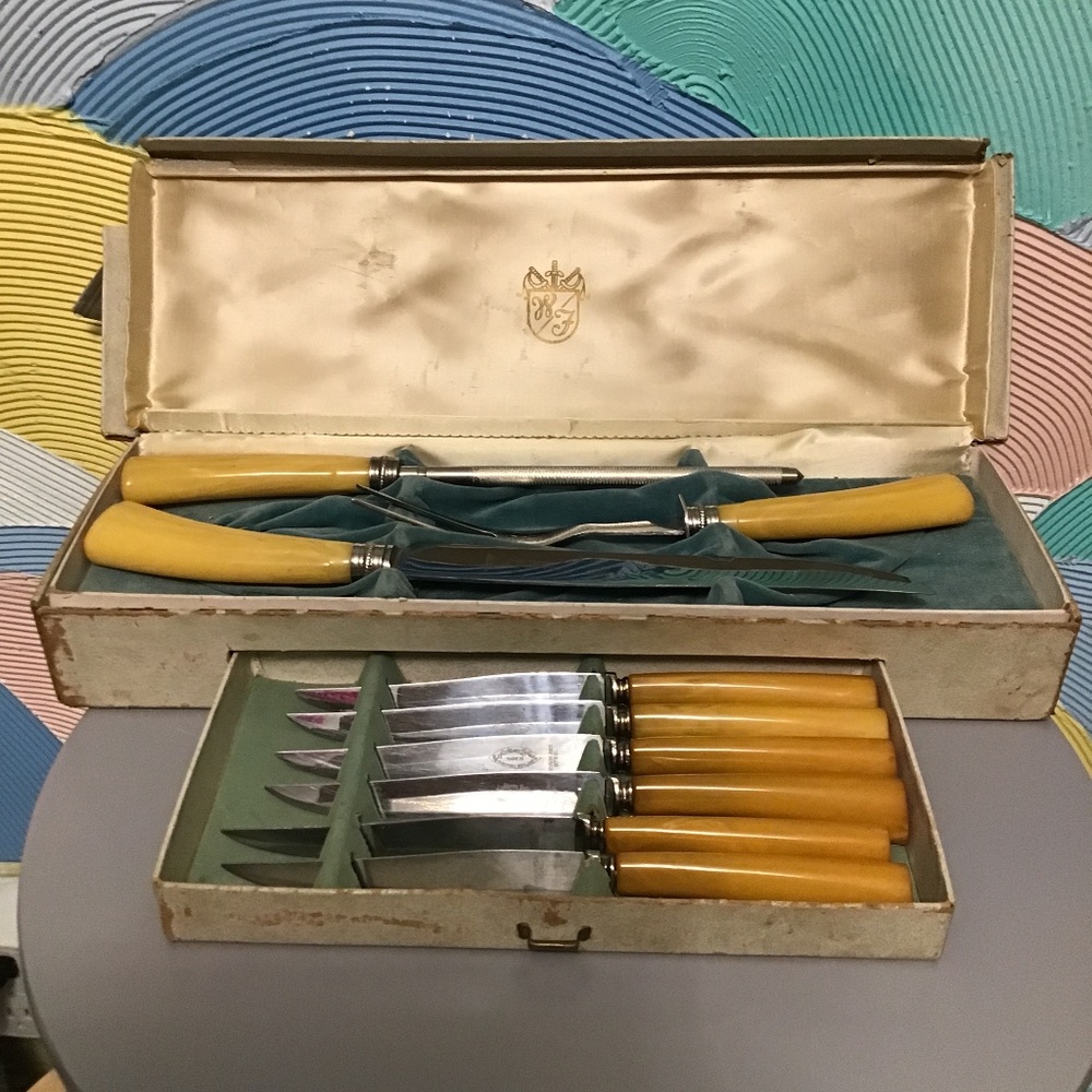 Vintage Washington knife set